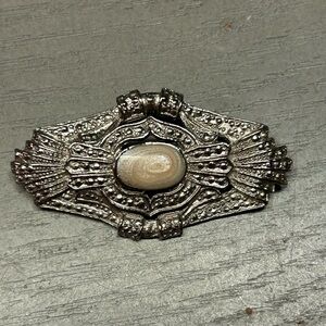 Vintage Mother of Pearl Brooch.